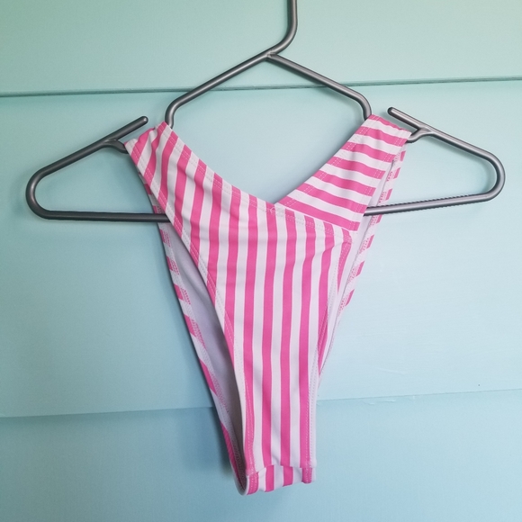 Striped bikini - Picture 1 of 2